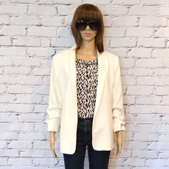 NWT!! BANANA REPUBLIC - Short ruffle sleeve animal print blouse - Picture 10 of 11